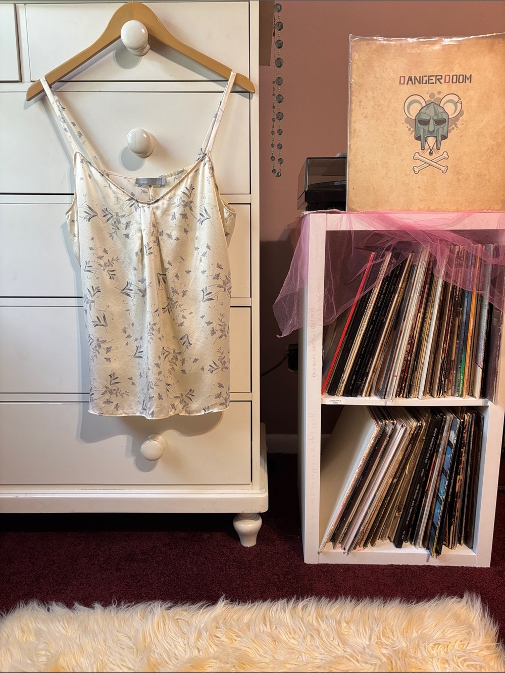 Vince 100% Silk Floral Camisole Tank Top Designer Cream Medium Blouse Shirt Cute